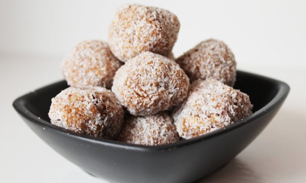 Bolitas energéticas de coco y avena