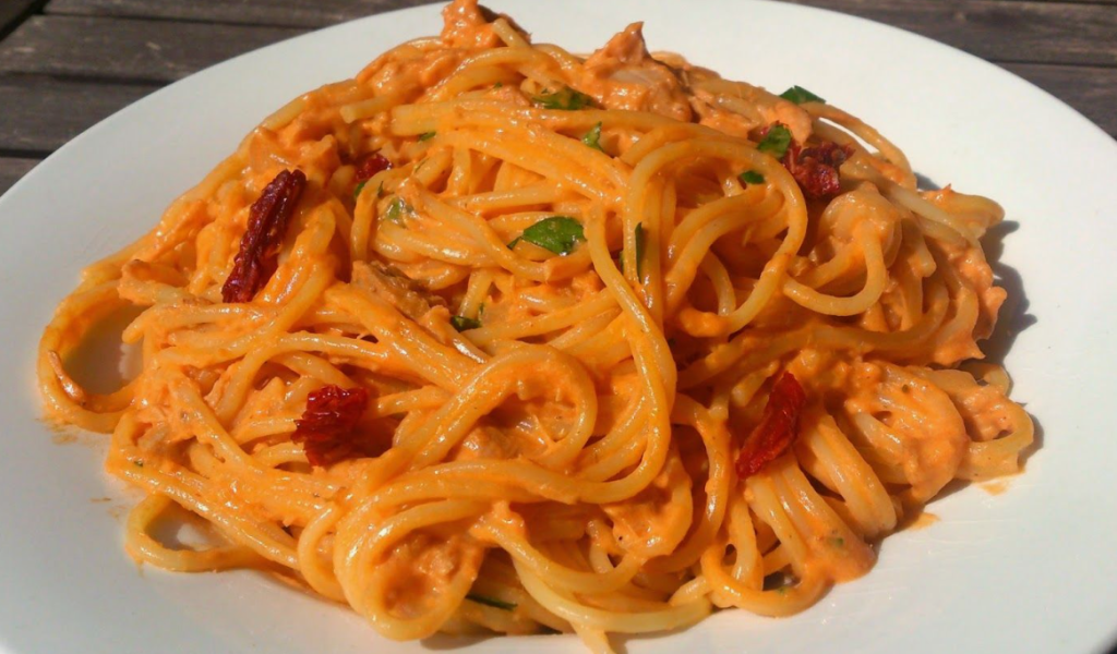 Espaguetis con salsa cremosa de calabacín