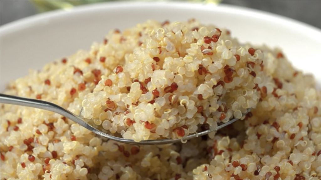 Hervir y cocer a fuego lento la quinoa