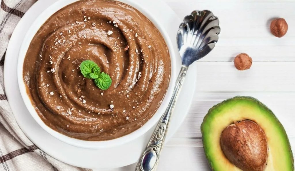 Mousse de cacao y aguacate