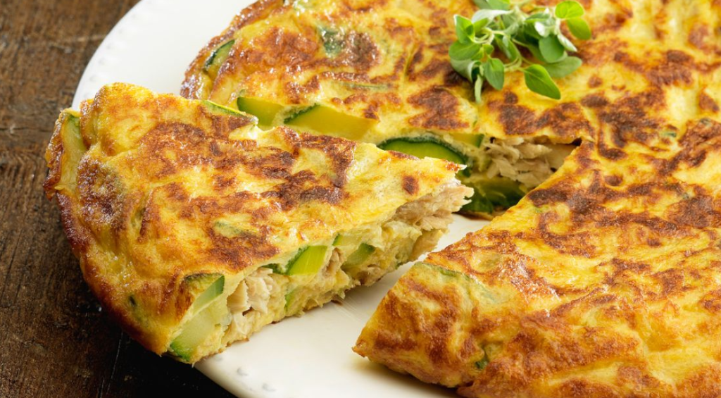Tortilla francesa con tomate y pan integral