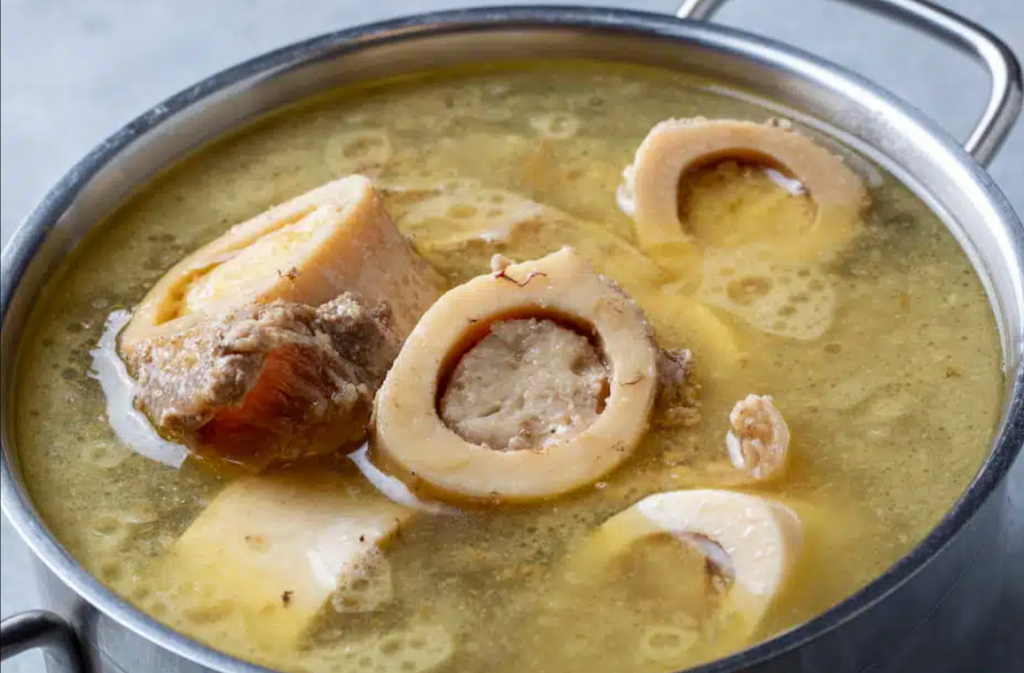 cómo hacer caldo casero con huesos