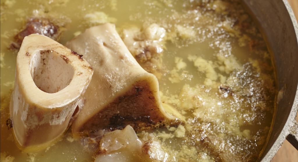 cómo preparar caldo casero con huesos