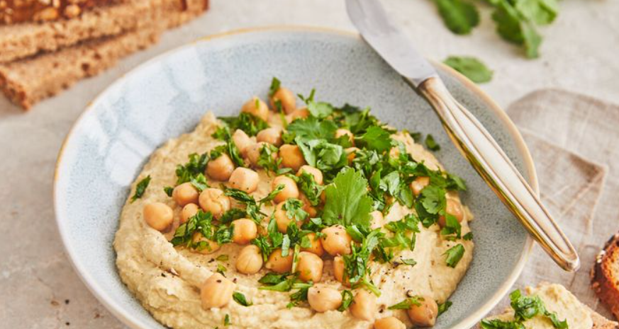 Legumbres en tostadas o hummus