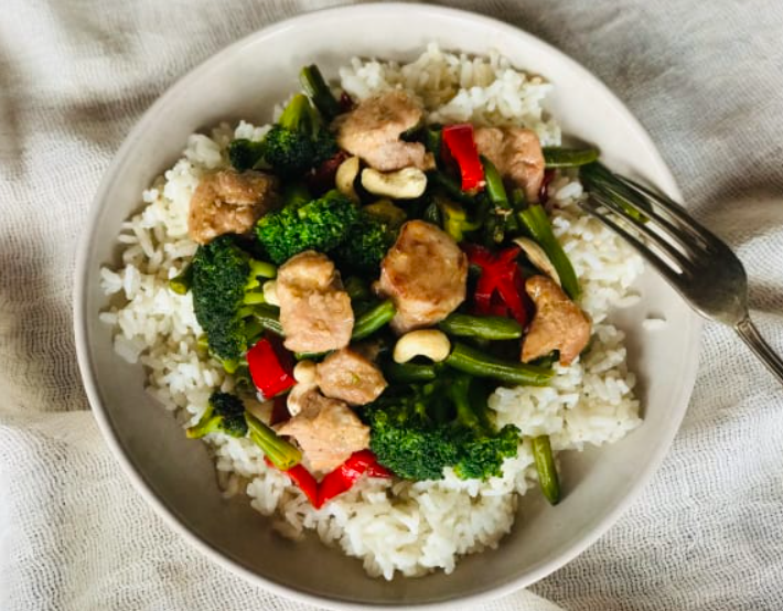 Pollo salteado con brócoli y arroz integral