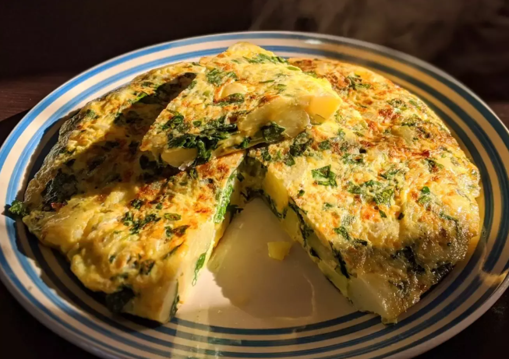 Tortilla de claras con espinacas y champiñones