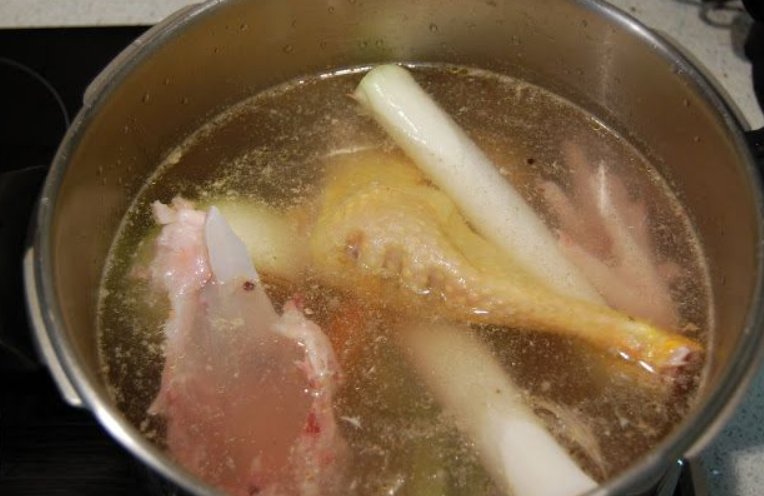 cómo preparar caldo casero con huesos